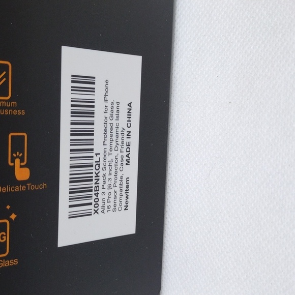 Ailun Gold and Black Screen Protector - Picture 3 of 4